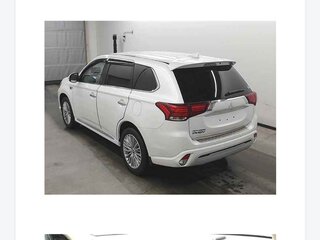 2018 Mitsubishi Outlander PHEV III Рестайлинг 3, белый, 3500000 рублей, вид 4