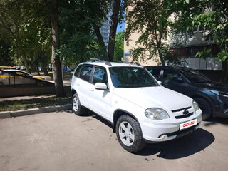 2013 Chevrolet Niva I Рестайлинг, белый, 680000 рублей, вид 3