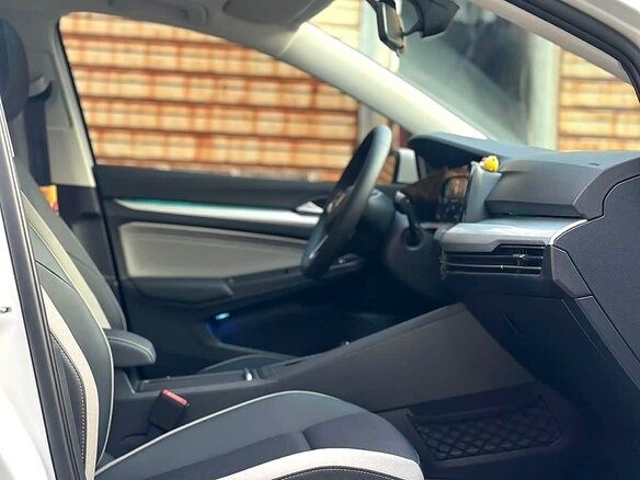 2023 Volkswagen Golf VIII, белый, 1830000 рублей - вид 6