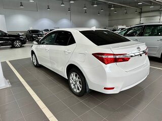 2018 Toyota Corolla XI (E160, E170, E180) Рестайлинг 1, белый, 1950000 рублей, вид 4