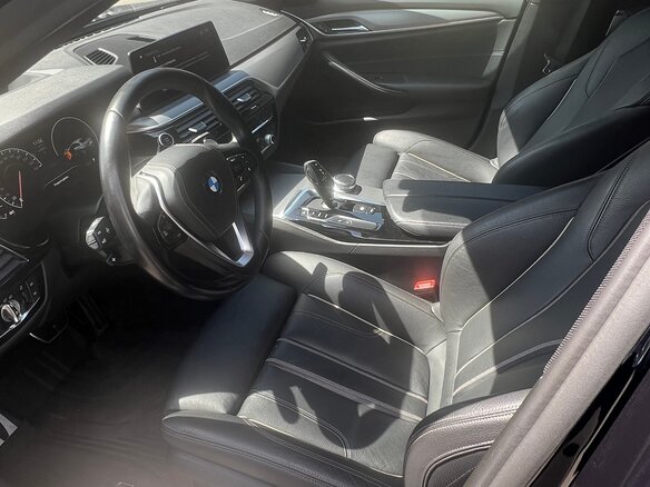 2019 BMW 5 серии 523i VII (G30/G31/G38), чёрный, 3650000 рублей - вид 4