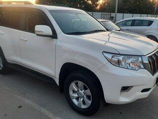 2018 Toyota Land Cruiser Prado 150 Series Рестайлинг 2, белый, 5800000 рублей, вид 4
