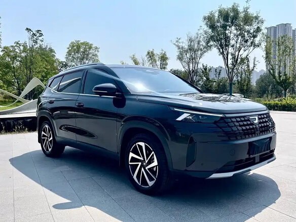 2025 Jetta VS8, чёрный, 2000000 рублей - вид 4