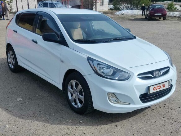 2013 Hyundai Solaris I, белый, 500000 рублей - вид 2