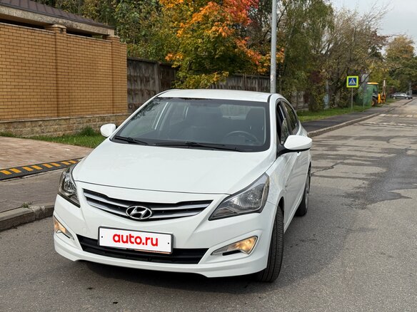 2015 Hyundai Solaris I Рестайлинг, белый, 1100000 рублей - вид 2