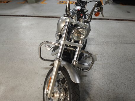 2008 Harley-Davidson Street Bob, серебристый, 800000 рублей, вид 3