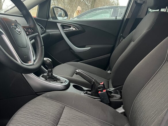 2013 Opel Astra J Рестайлинг, бежевый, 900000 рублей - вид 6