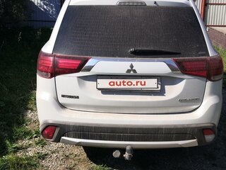 2017 Mitsubishi Outlander III Рестайлинг 2, белый, 1900000 рублей, вид 4