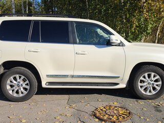2018 Toyota Land Cruiser 200 Series Рестайлинг 2, белый, 5900000 рублей, вид 4