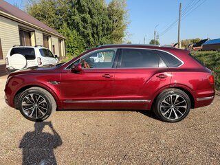 2018 Bentley Bentayga I, красный, 10500000 рублей, вид 4