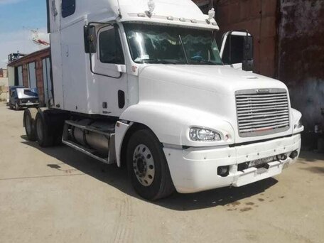 1998 Freightliner FLC, белый, 1200000 рублей, вид 1