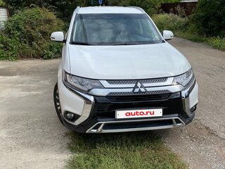 2019 Mitsubishi Outlander III Рестайлинг 3, белый, 1850000 рублей, вид 2