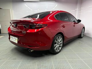2023 Mazda 3 Axela IV (BP), красный, 1330000 рублей, вид 4