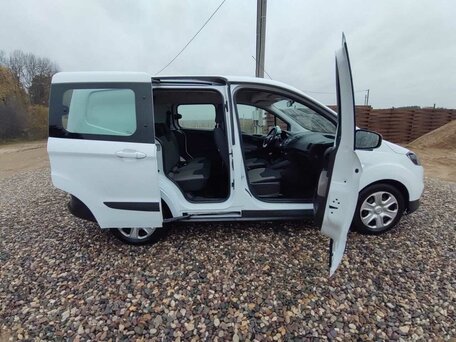 2018 Ford Transit Courier, белый, 1590000 рублей, вид 3