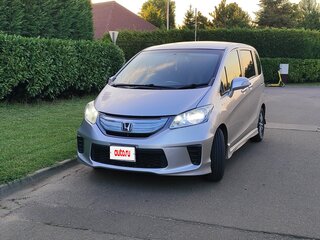 2013 Honda Freed I Рестайлинг, серебристый, 1070000 рублей, вид 5