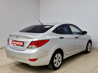 2011 Hyundai Solaris I, серебристый, 670000 рублей, вид 4