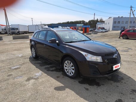 2014 Chevrolet Cruze I Рестайлинг, коричневый, 680000 рублей, вид 3
