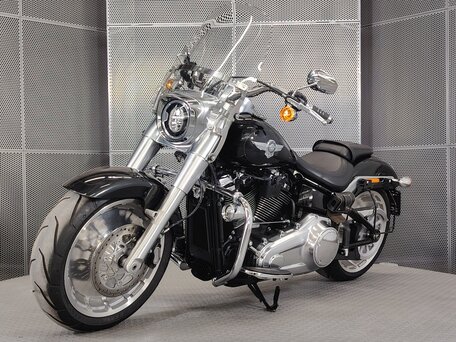2017 Harley-Davidson Fat Boy, чёрный, 1769000 рублей, вид 4