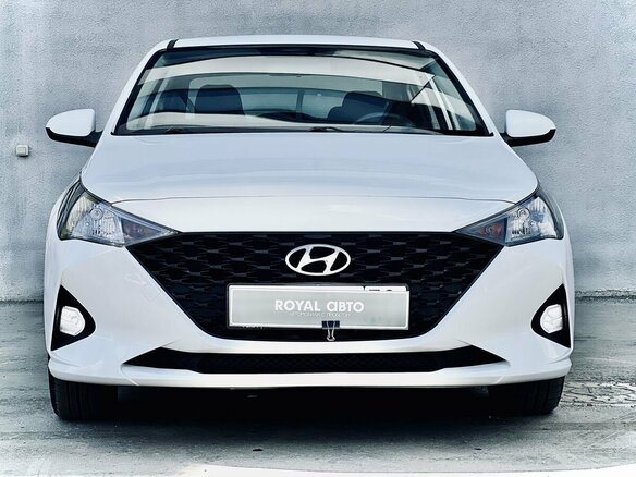 2020 Hyundai Solaris II Рестайлинг, белый, 1600000 рублей - вид 1