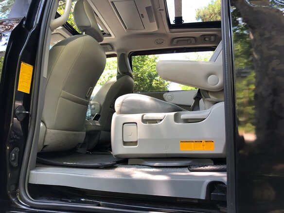 2012 Toyota Sienna III, чёрный, 2535000 рублей - вид 12