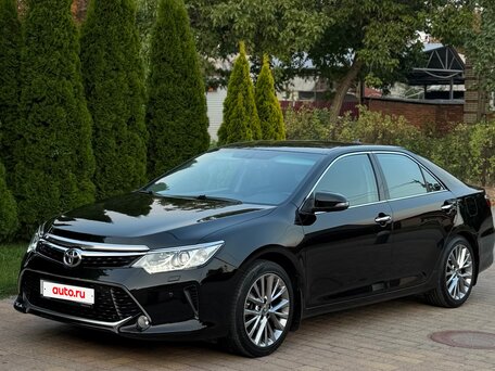 2017 Toyota Camry VII (XV50) Рестайлинг 2, чёрный, 2390000 рублей, вид 1