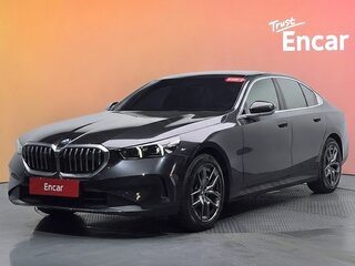 2025 BMW 5 серии 520i VIII (G60/G61/G68), чёрный, 5782000 рублей, вид 3
