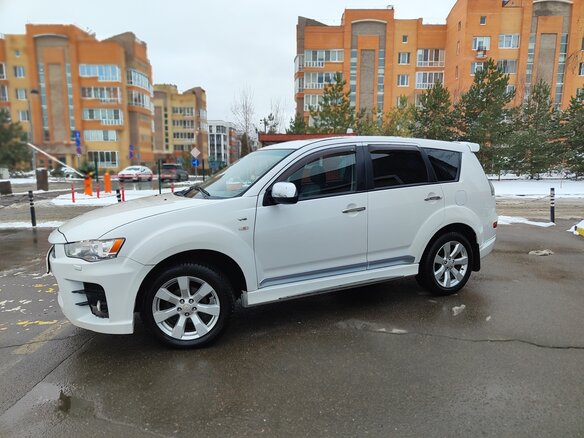 2007 Mitsubishi Outlander II, белый, 850000 рублей - вид 1
