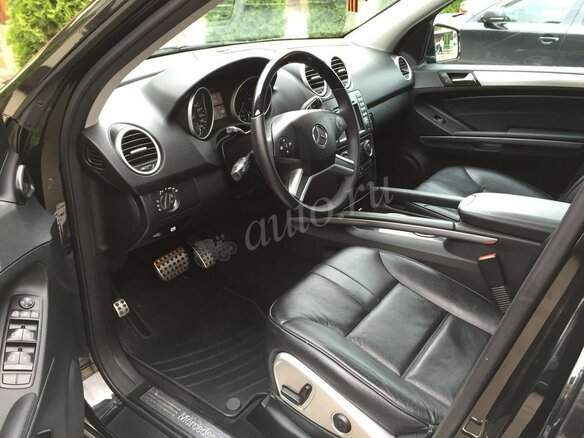 2009 Mercedes-Benz M-Класс 300 II (W164) Рестайлинг, чёрный - вид 2