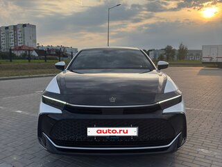 2023 Toyota Crown XVI (S230), белый, 3825000 рублей, вид 2