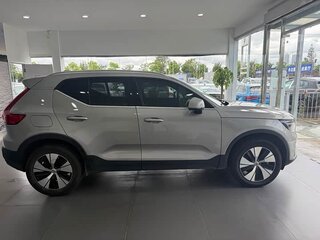 2024 Volvo XC40 I Рестайлинг, белый, 3085339 рублей, вид 4