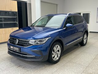 2021 Volkswagen Tiguan II Рестайлинг, синий, 2695000 рублей, вид 1