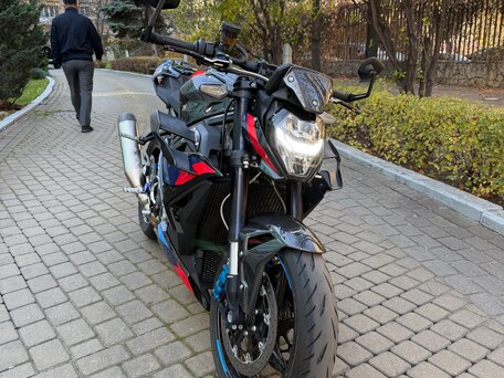 2023 BMW M 1000 R, чёрный, 2000000 рублей, вид 4