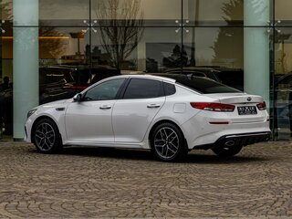 2018 Kia Optima IV Рестайлинг, белый, 1715000 рублей, вид 4