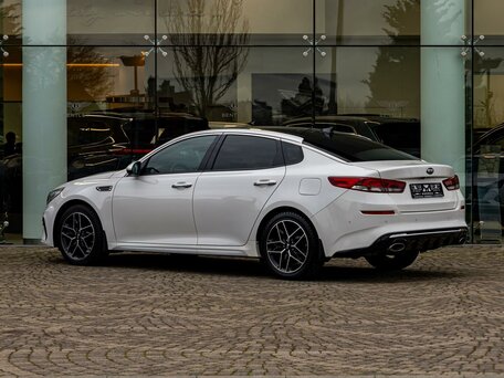 2018 Kia Optima IV Рестайлинг, белый, 1715000 рублей, вид 4