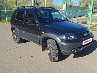 2018 Chevrolet Niva I Рестайлинг, чёрный, 700000 рублей, вид 1