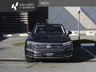 2018 Volkswagen Touareg III, серый, 3999500 рублей, вид 3