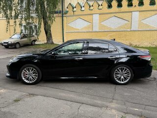 2018 Toyota Camry VIII (XV70), чёрный, 3750000 рублей, вид 3