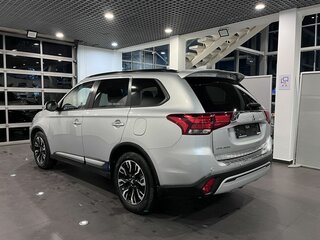 2021 Mitsubishi Outlander III Рестайлинг 3, серебристый, 3240000 рублей, вид 5