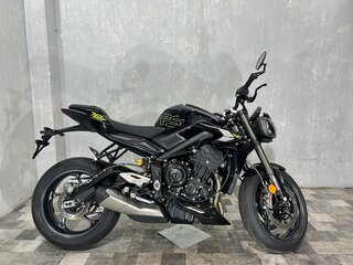2025 Triumph Street Triple, чёрный, 1299000 рублей, вид 1