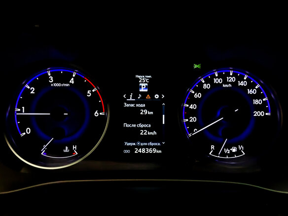 2017 Toyota Hilux VIII, чёрный - вид 13