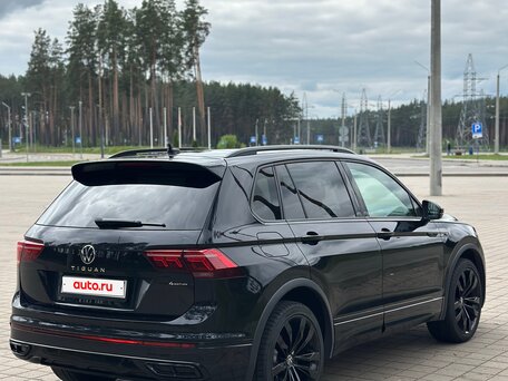 2022 Volkswagen Tiguan II Рестайлинг, чёрный, 3400000 рублей, вид 5
