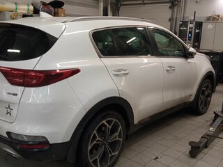 2018 Kia Sportage IV Рестайлинг, белый, 2155000 рублей, вид 3