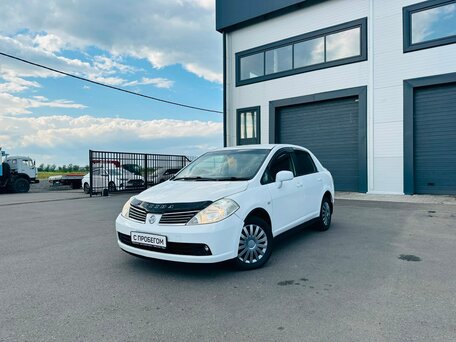 Nissan Tiida I