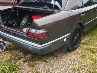 1986 Mercedes-Benz W124 300, коричневый, 580000 рублей, вид 3