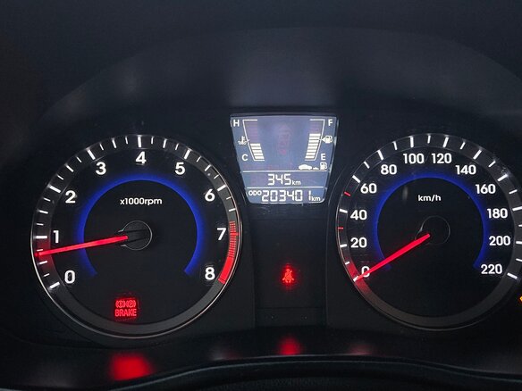 2011 Hyundai Solaris I, серый, 700000 рублей - вид 12