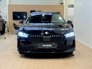 2026 Skoda Superb IV, чёрный, 6880000 рублей, вид 3