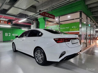 2023 Kia K3 II Рестайлинг, белый, 1691000 рублей, вид 3
