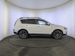 2011 Mitsubishi Outlander II Рестайлинг, белый, 1420000 рублей, вид 4