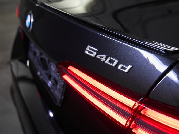 2025 BMW 5 серии 540d xDrive VIII (G60/G61/G68), чёрный, 13145000 рублей - вид 38