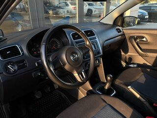 2013 Volkswagen Polo V, чёрный, 925000 рублей, вид 5